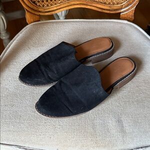 Universal Thread Black Mules